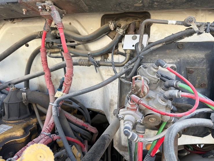 2003-freightliner-fl80-image-18