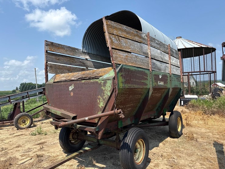 s&w-200-power-wagon-rear-unload-silage-wagon-image-1