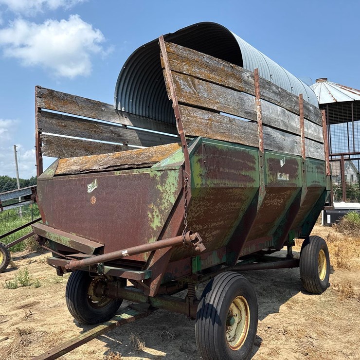 S&W 200 Power Wagon Rear unload silage wagon