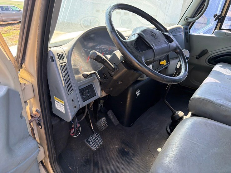 2003-international-durastar-4400-image-43