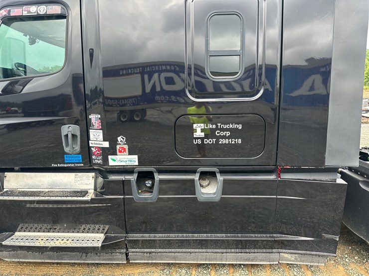 #61416-•-2019-freightliner-cascadia-evolution-iseries-sleeper-cab-truck-tractor-image-24