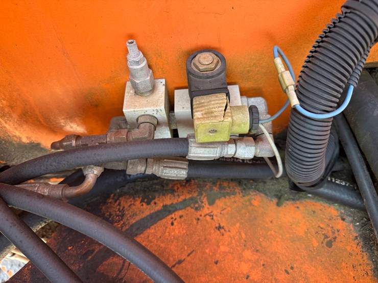 #2470-•-2002-tor-truck-dr-4280-crane-truck-image-111