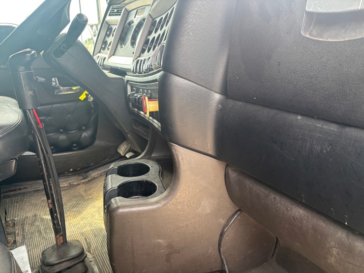 2012-kenworth-w900-image-60