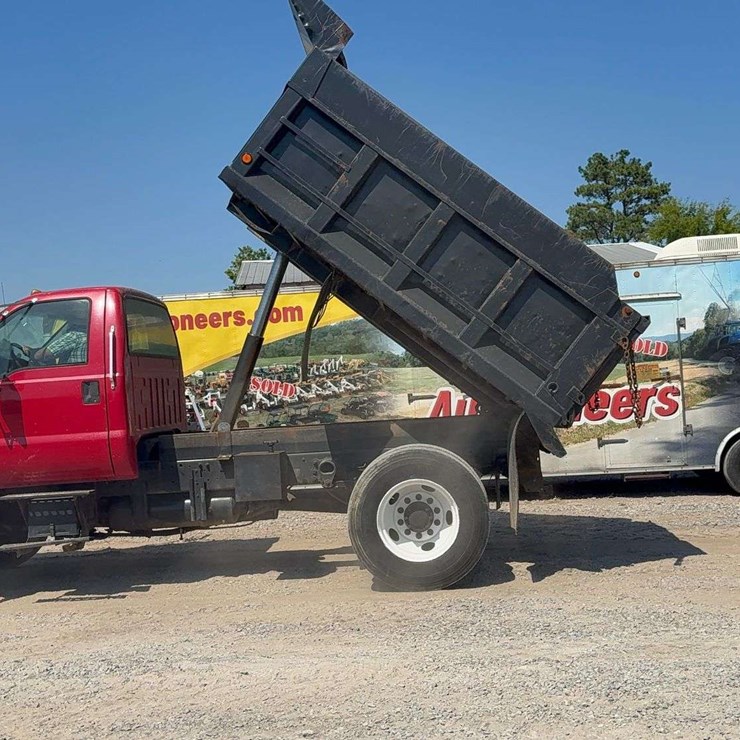 2002 FORD F750