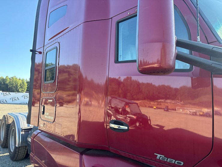 2014-kenworth-t680-image-16
