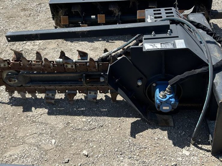 #218-•-skid-steer-hydraulic-trencher-image-3