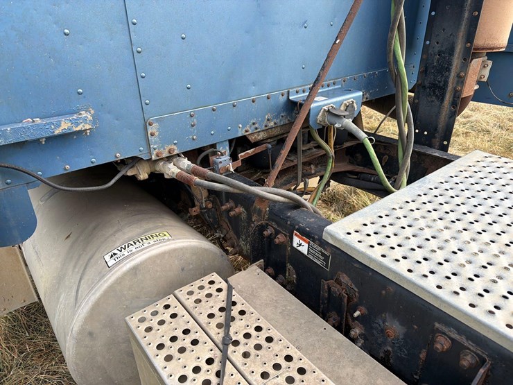 2000-freightliner-fld120-image-14