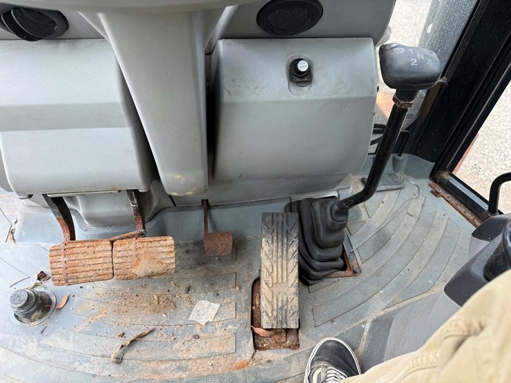 2013-caterpillar-416f-image-28