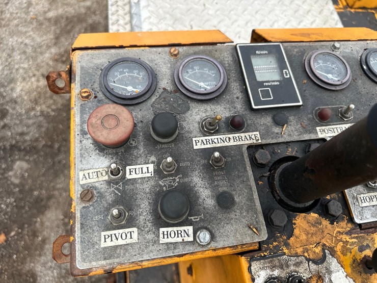 blaw-knox-pf3200-image-33