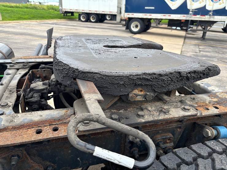#2297-•-2017-freightliner-m2-single-axle-day-cab-truck-tractor-image-66