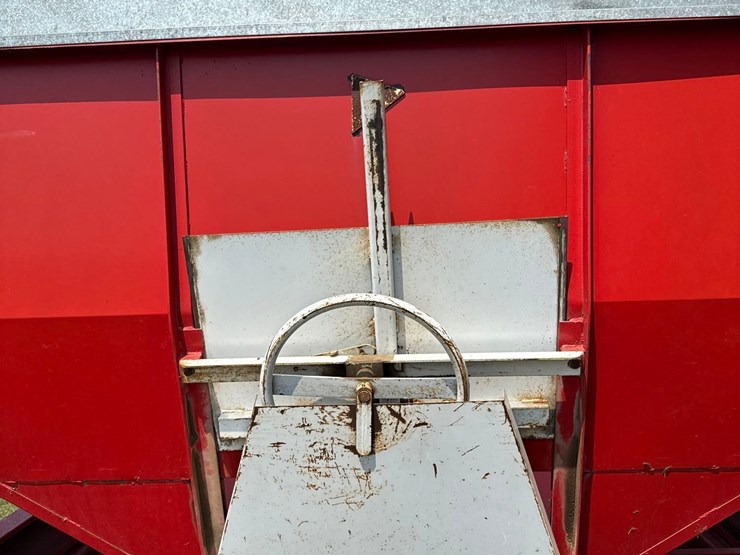 ez-flow-250bu-gravity-wagon-image-6