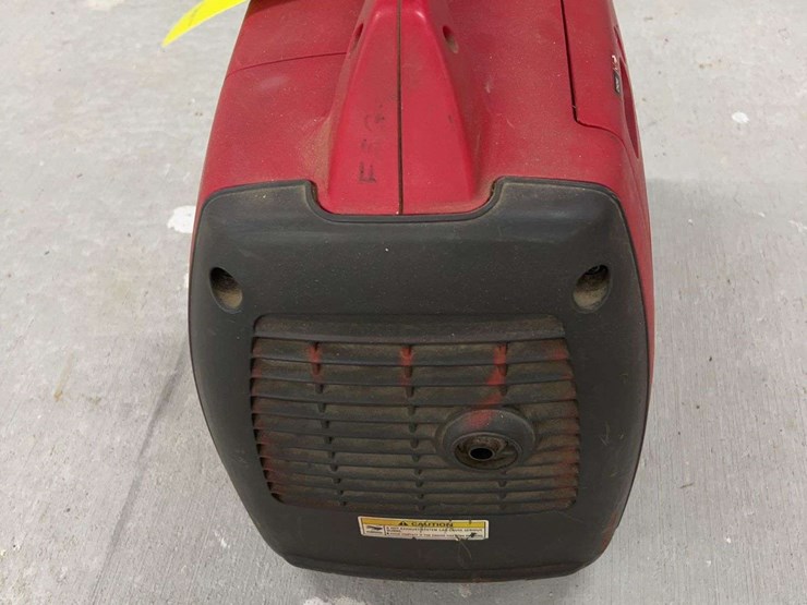 honda-eu2000-inverter-generator-image-4