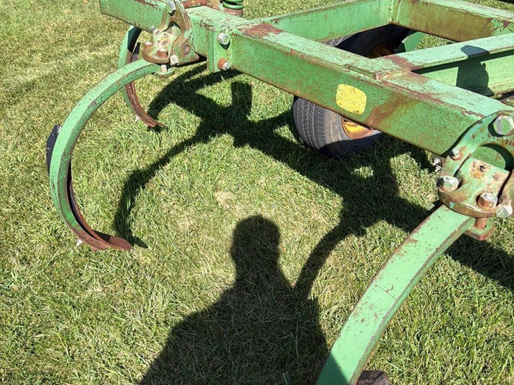 john-deere-100-image-11