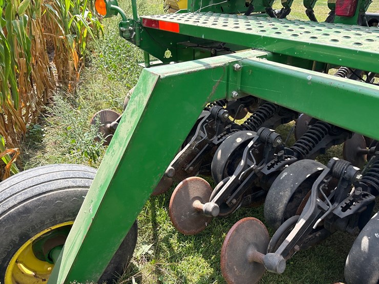 john-deere-1590-image-41
