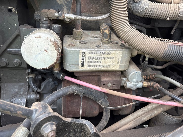 #61388-•-2004-international-5600i-quad-axle-dump-truck-image-27