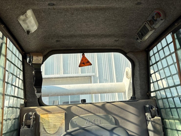 2008-bobcat-s250-image-36