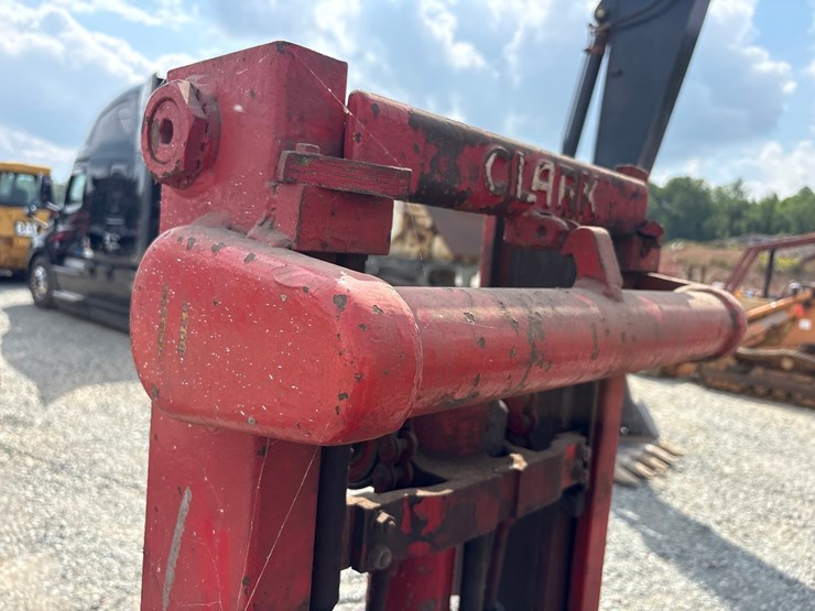 #61426-•-clark-forklift-image-17