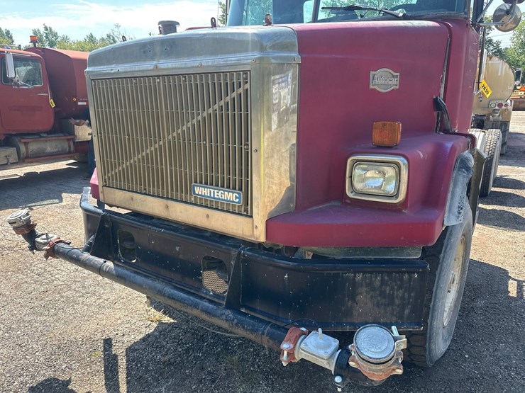 #2639-•-white-gmc-cab-and-chassis-image-12