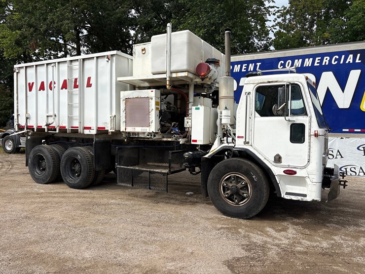 1990-peterbilt-320-image-7