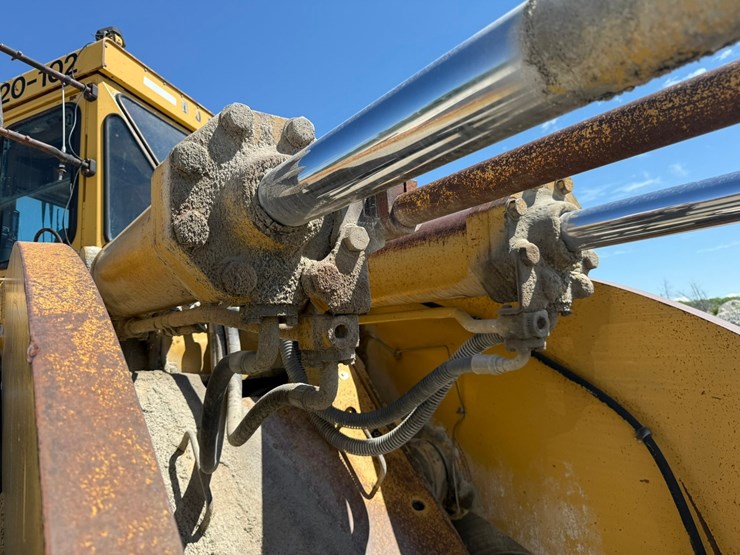 caterpillar-988-image-16