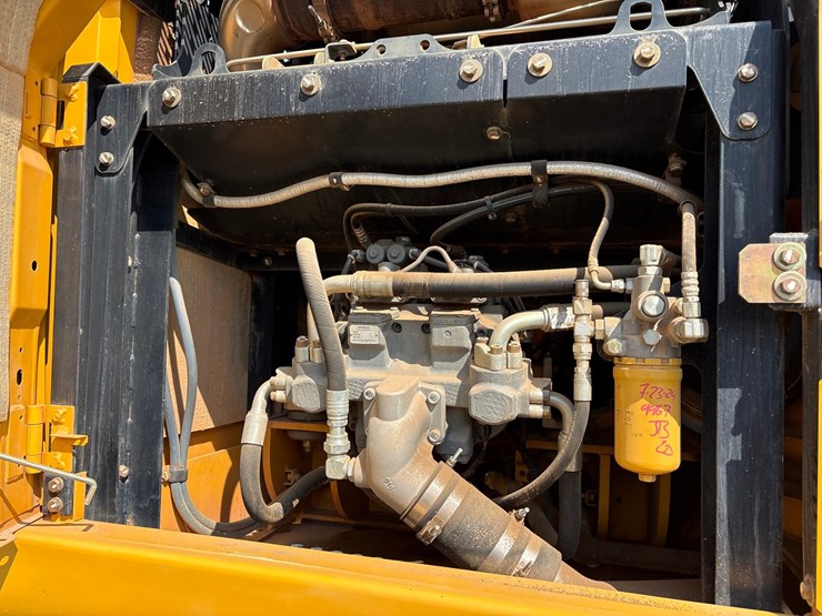 deere-250g-lc-image-33