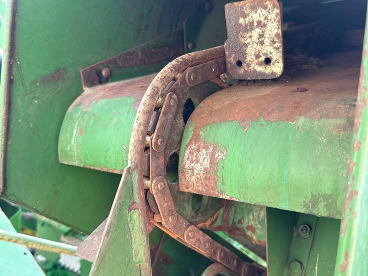 john-deere-630-image-25