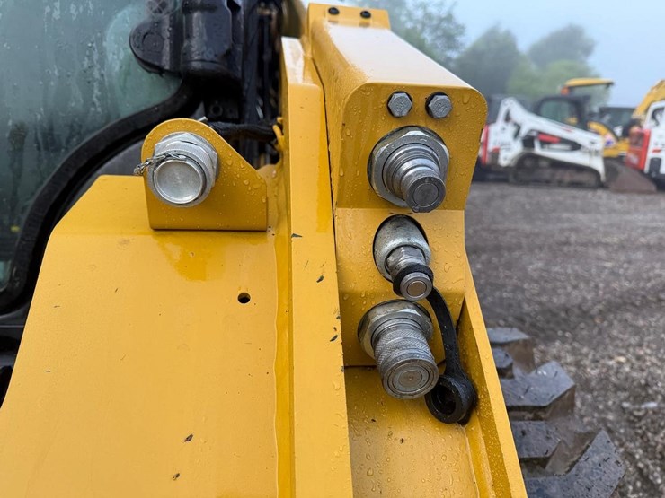 2024-caterpillar-262d3-image-11