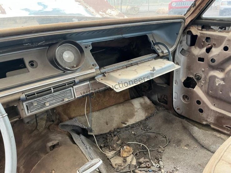 1965-chevrolet-impala-sdn-image-16