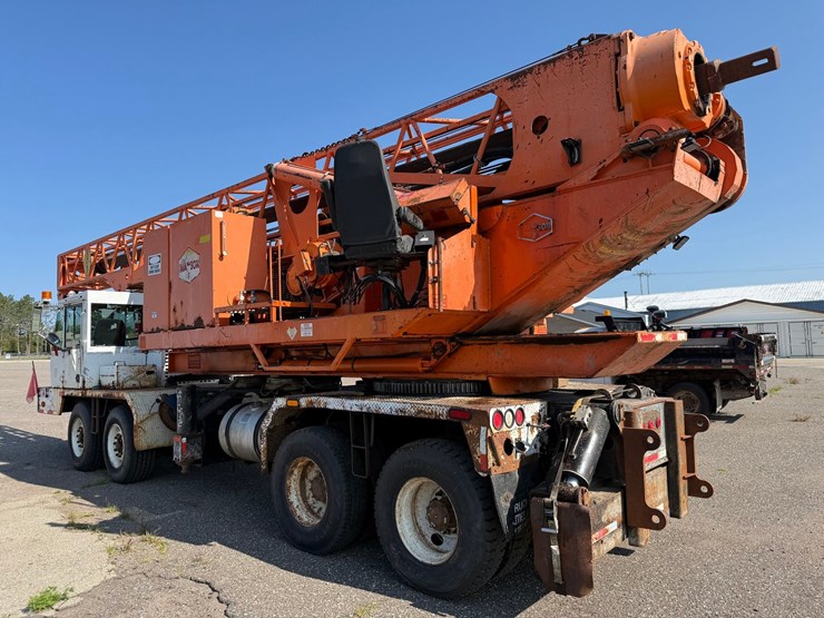 #2470-•-2002-tor-truck-dr-4280-crane-truck-image-3