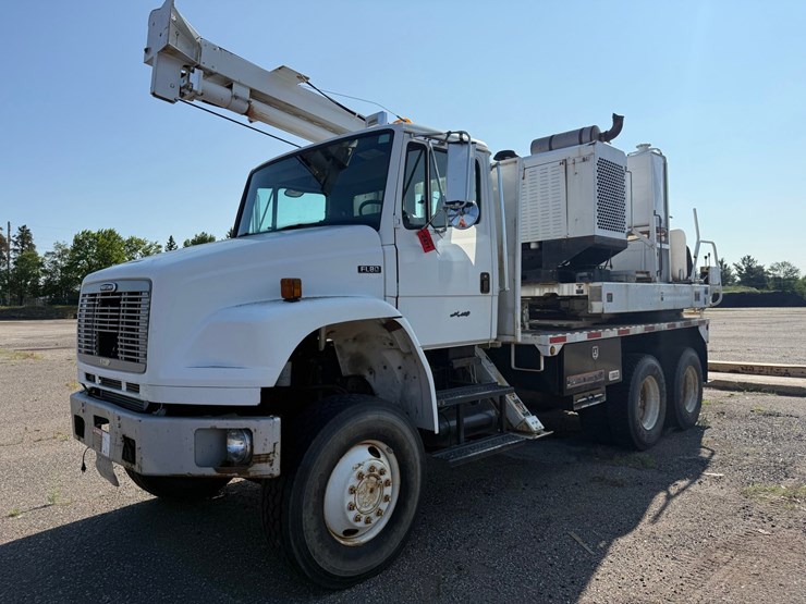 2003-freightliner-fl80-image-1