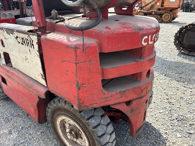 #61426-•-clark-forklift-image-11