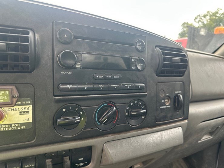 2007-ford-f550-image-40