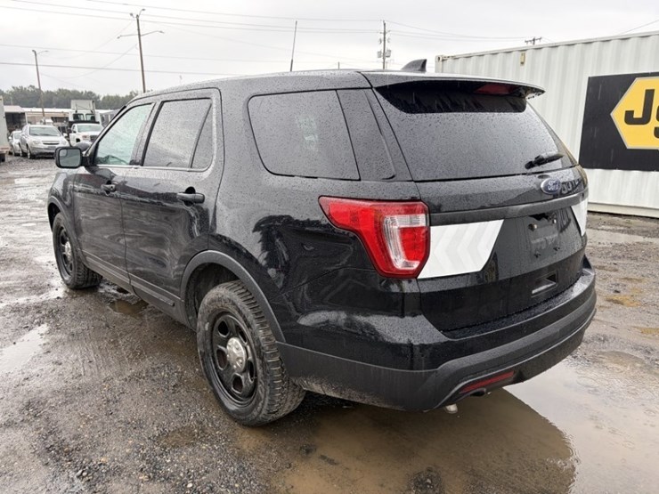 2017-ford-explorer-image-6