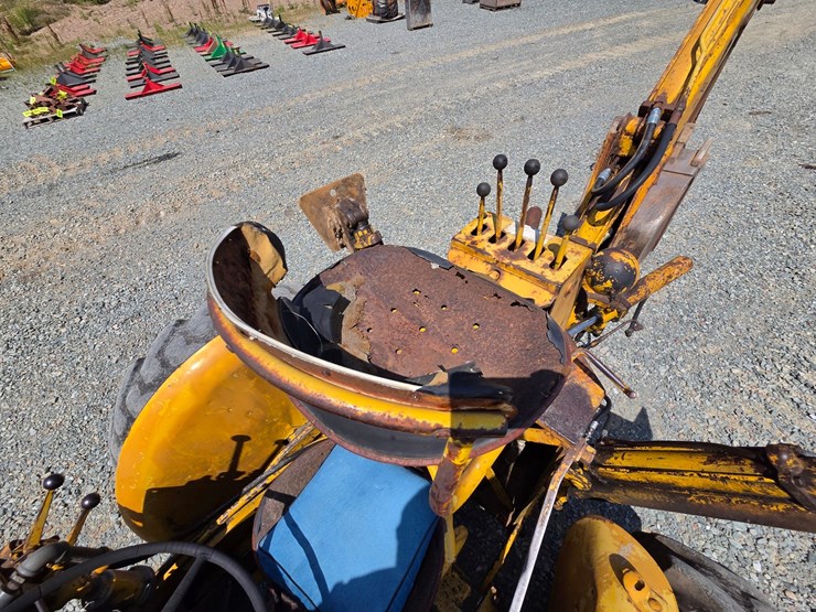 #61410-•-case-w-3-loader-backhoe-image-58