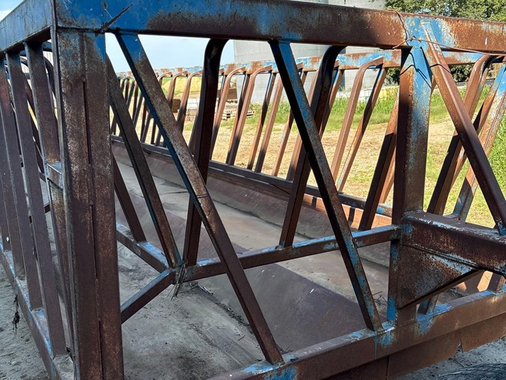 johnson-manufacturing-portable-hay-feeder-image-10