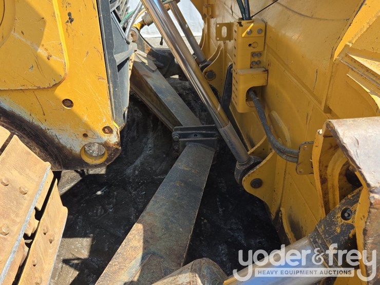 2018-deere-850k-lgp-image-23