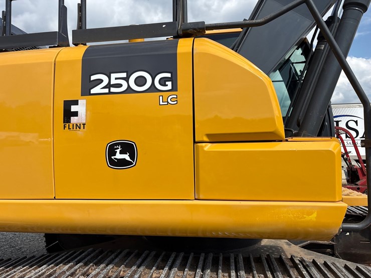 deere-250g-lc-image-15