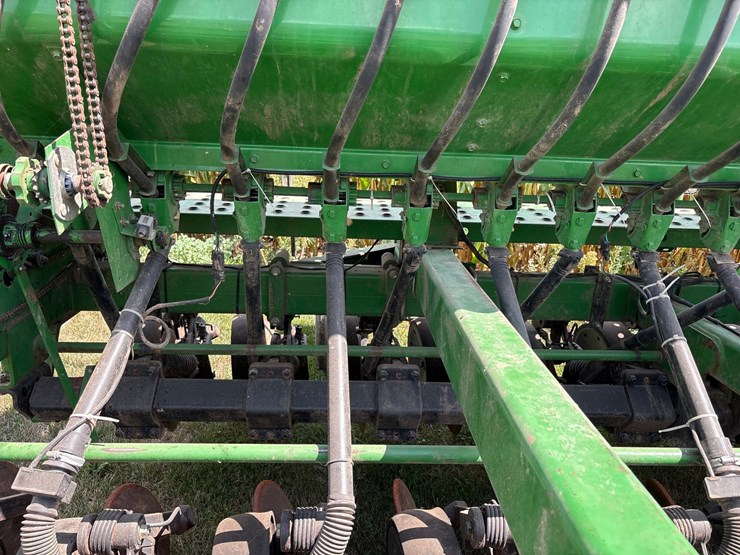 john-deere-1590-image-33
