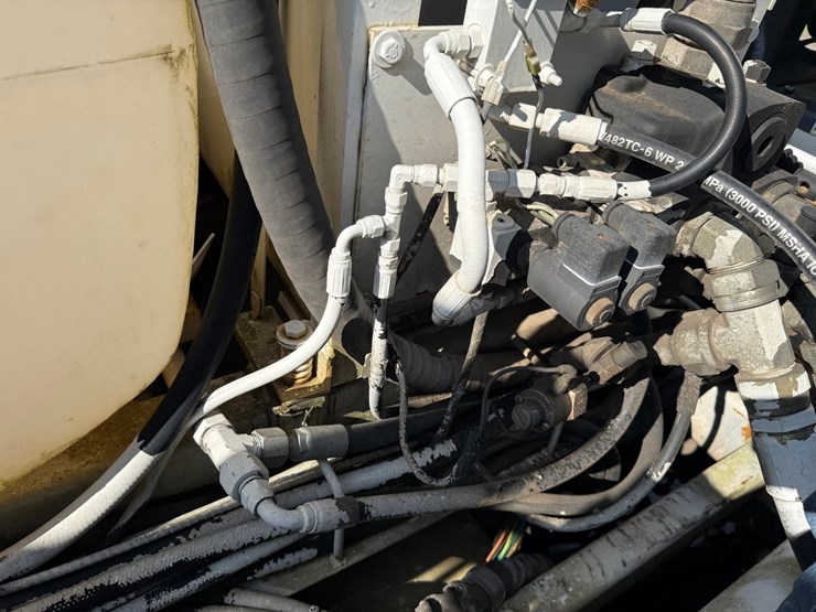 2003-freightliner-fl80-image-88