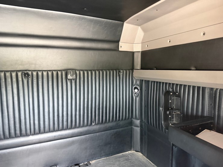 2016-kenworth-w900l-image-37