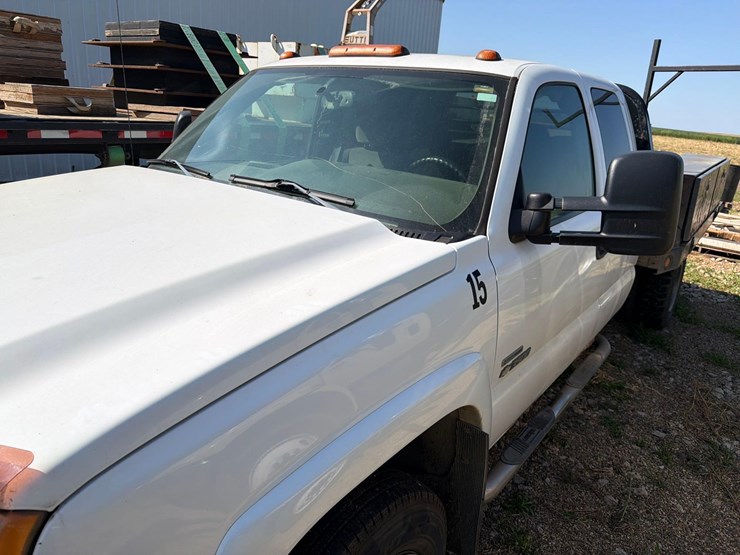 2006-chevrolet-3500-image-17