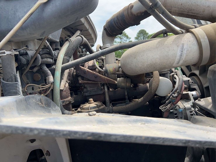 2004-freightliner-fl70-image-62