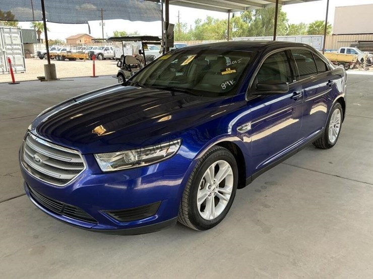 2015-ford-taurus-sdn-image-4