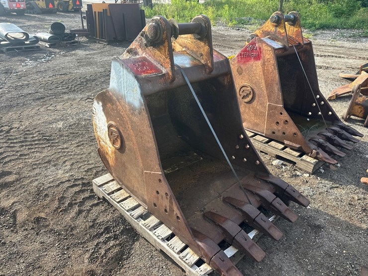 #2731-•-approx-36"-excavator-bucket-image-1