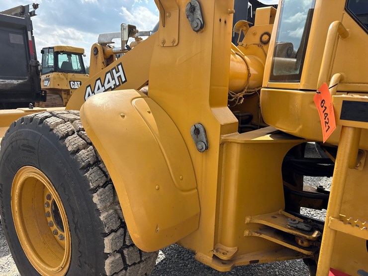 deere-444h-image-19