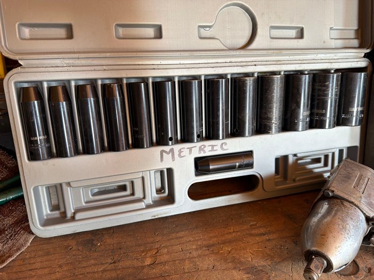 dtandard-and-metric-socket-set-w/-air-wrench-image-3