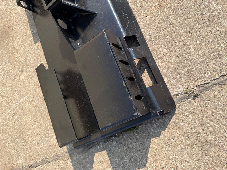 heavy-duty-skidloader-receiver-hitch-back-plate-image-3