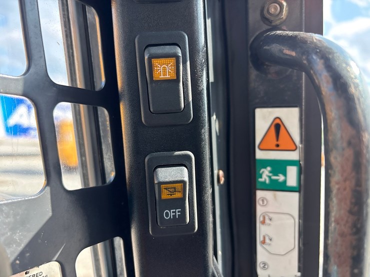 2016-bobcat-t630-image-50