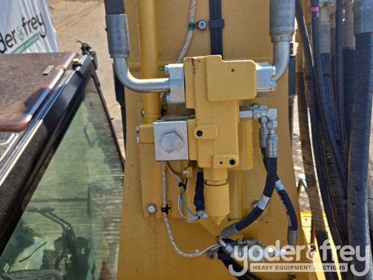 2019-caterpillar-335fl-image-36