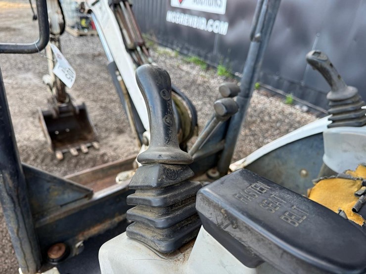 2004-bobcat-325g-image-24